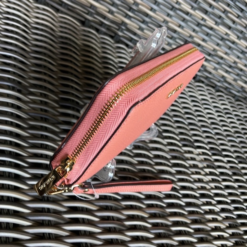 Michael Kors Jet Set Travel Large Travel CONTINENTAL 
Sherbert - Picture 11 of 16